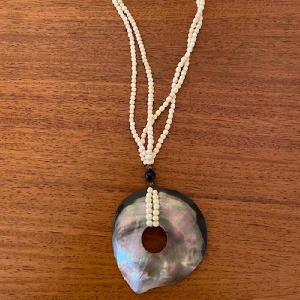 Vintage Shell Necklace -- Handicraft